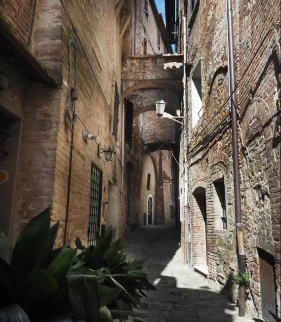 Azzi B&B Comfortably, In The Quietness Of The Perugia Historical Centre Eksteriør billede