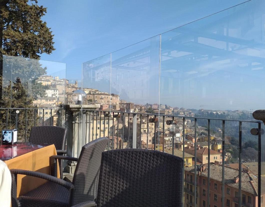 Azzi B&B Comfortably, In The Quietness Of The Perugia Historical Centre Eksteriør billede